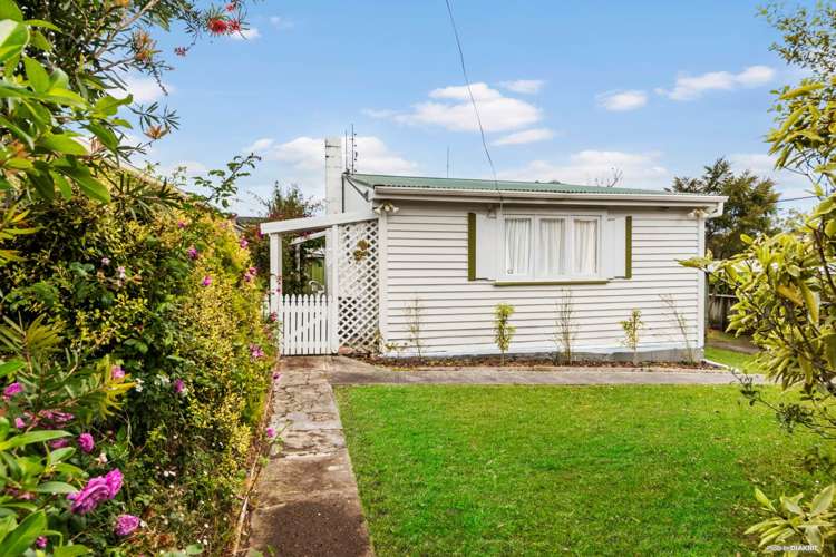 49 Roberts Road Te Atatu South_9