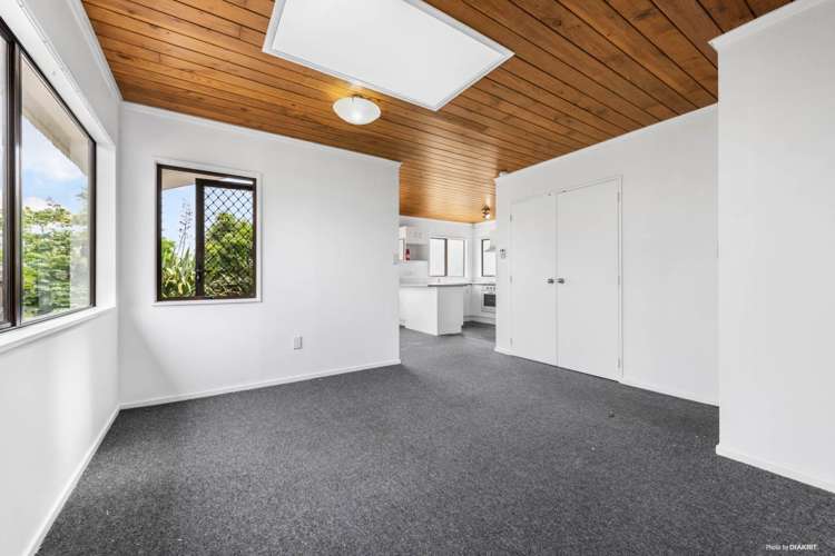 4/121 Bruce Mclaren Road Henderson_14