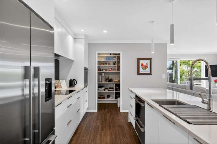 19 Charlotte Drive_5