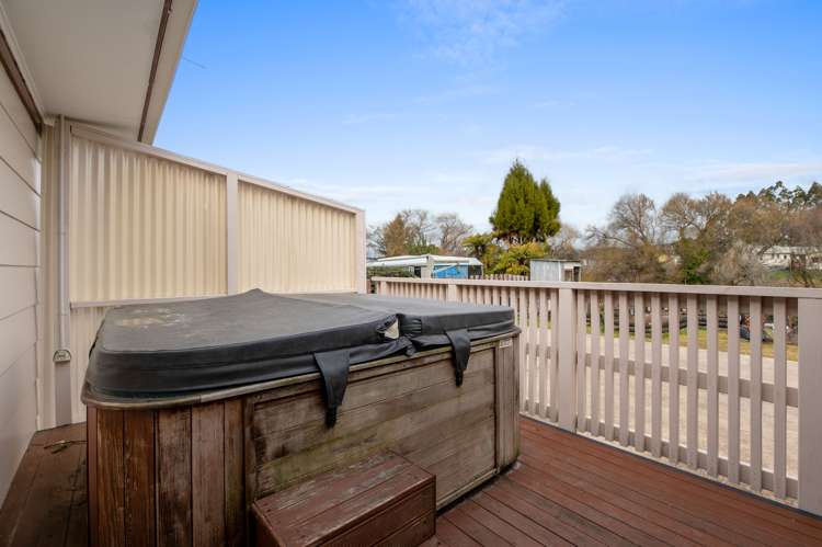 8 Joanne Crescent Pukehangi_14