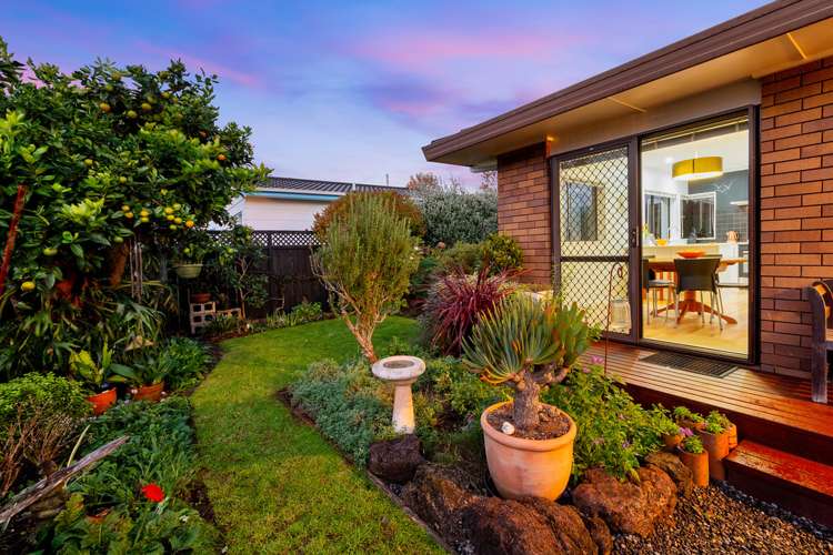 2/51 Beach Road Pahurehure_20