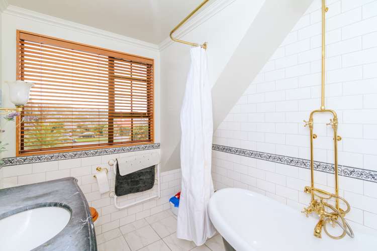 9 James Cook Drive Whitby_13