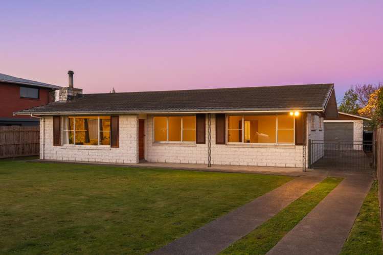 18 Newbourne Crescent Redwoodtown_21