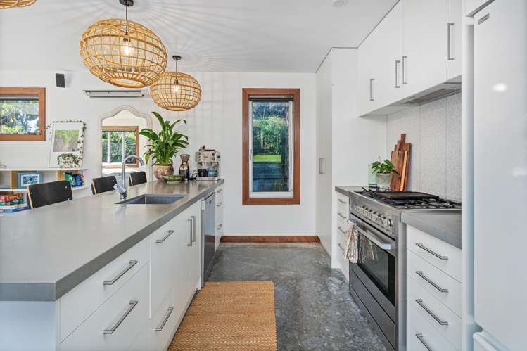 1 Summer Lane Tairua_13