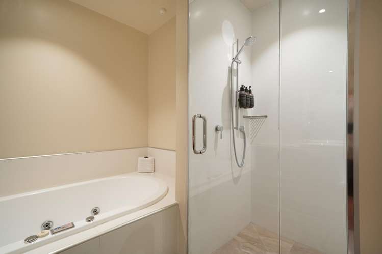 Unit 1 LakeRidge Apts, 51 Thompson Street Queenstown_16