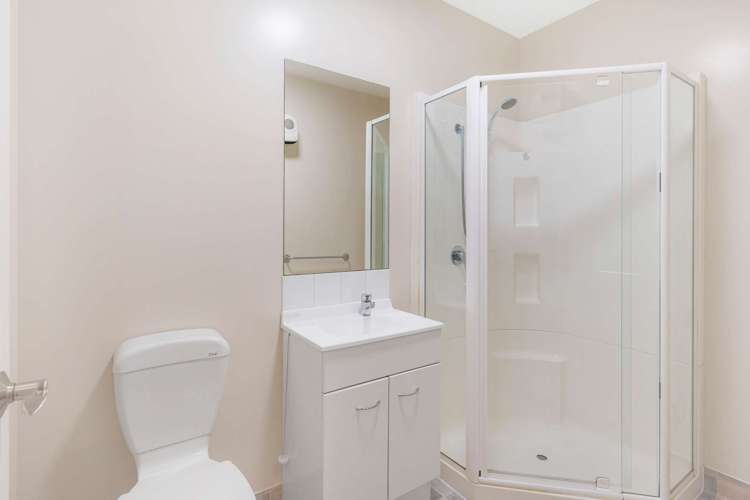 8/10 Collins Street Addington_17