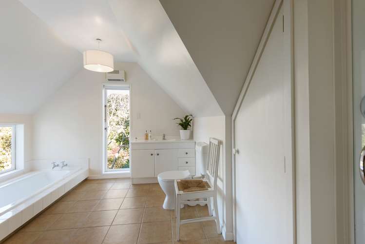 11 Merlincote Crescent Governors Bay_10