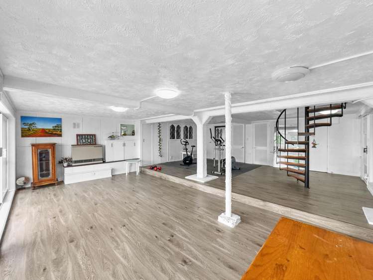 73C East Coast Road Castor Bay_18