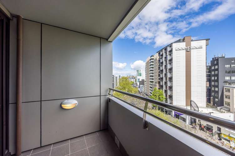 906/18 Beach Road Auckland Central_17