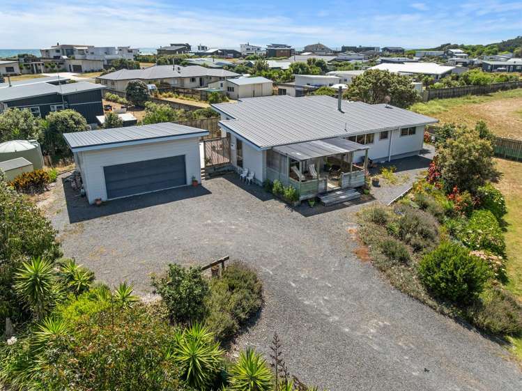 9 Via Aroha Waitarere Beach_11