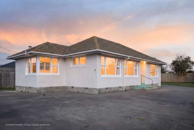 Three Bedroom Home Next To Waimari Beach Golf Club!