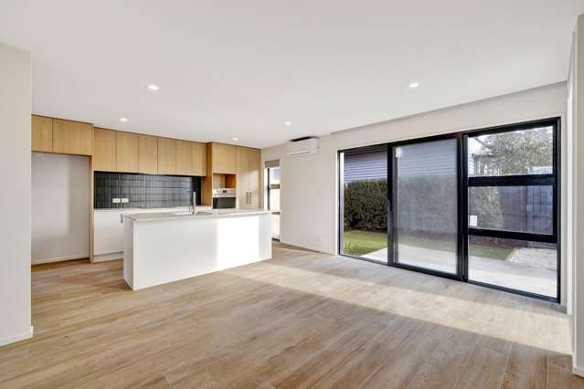 1/11 Spring Grove Street 10222_2