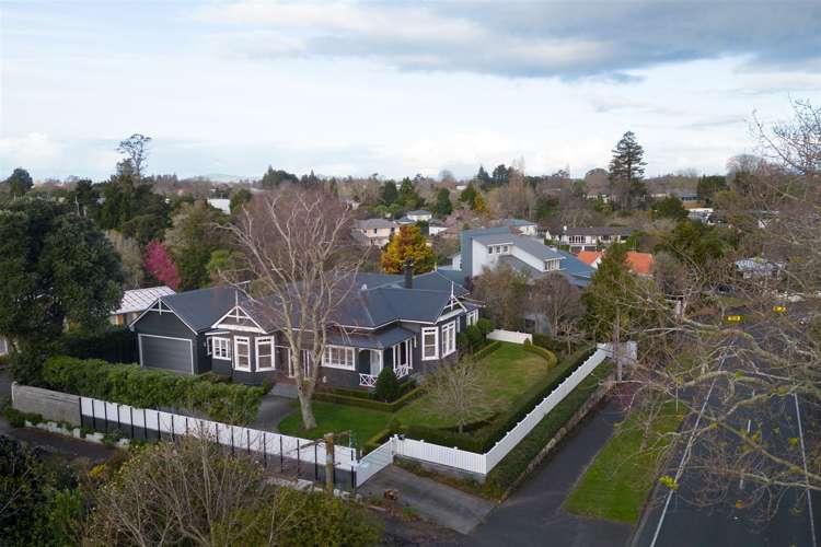 134 River Road Hamilton East_33