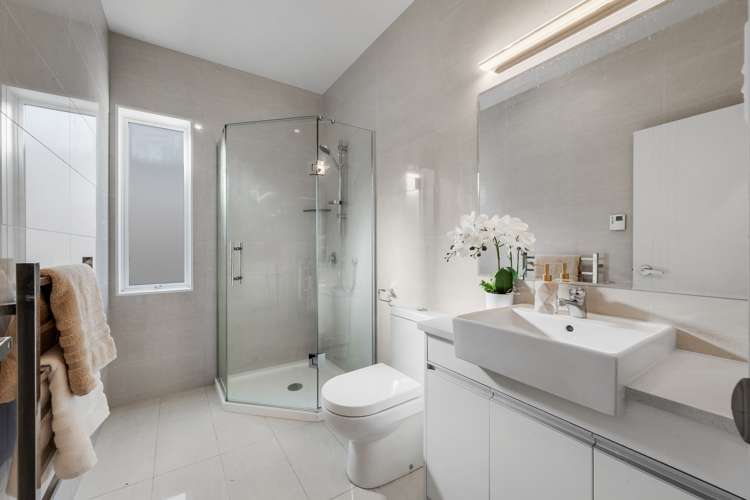 24 Castlederg Drive Flat Bush_13