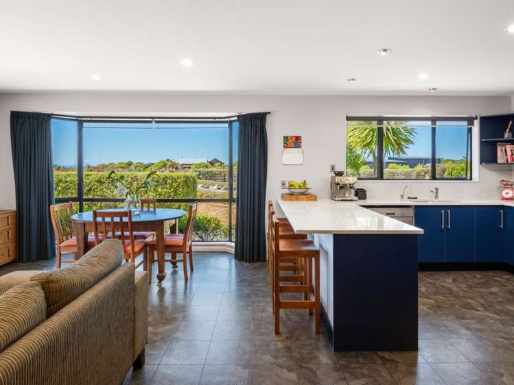 8 Edgewater Place Rarangi_7