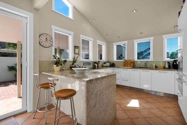 1 Kawaroa Close New Plymouth Central_15