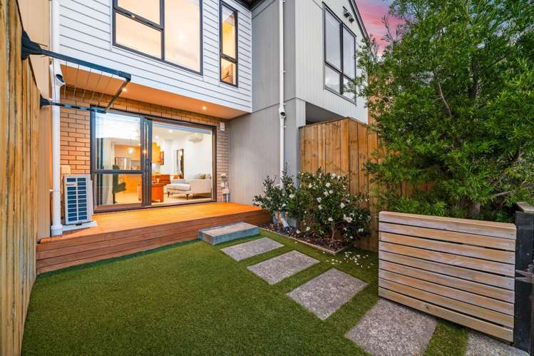 5/1A Royal View Road Te Atatu South_13