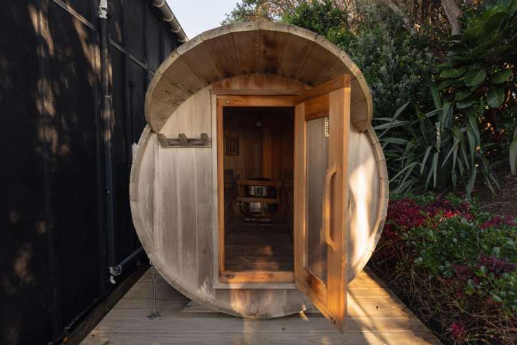 216 Constable Road Muriwai Beach_25