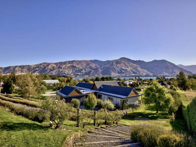 Luxury Living in a Prestigious Wanaka Location