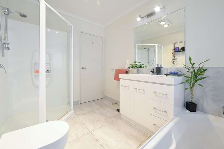 208 Ballintoy Park Drive Welcome Bay_13