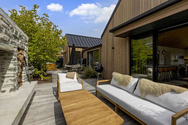 31 Falconer Rise Jacks Point_12