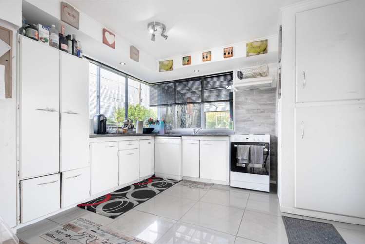 19 Edgerton Road Te Atatu Peninsula_11