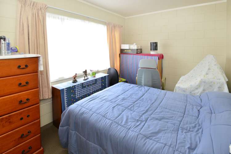 196 Edmonton Road Te Atatu South_14