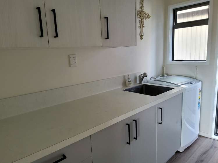 14 Merrick Road Pyes Pa_11