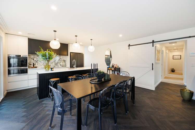 6 Solitude Crescent Kelvin Grove_17