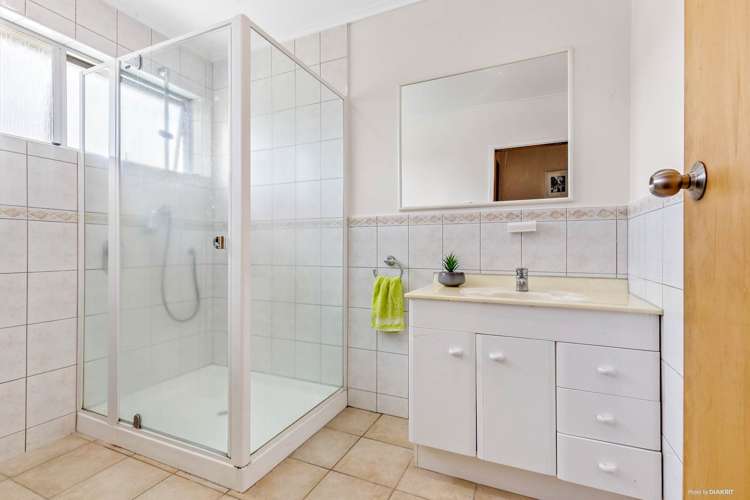 25 Taitua Drive Te Atatu South_8