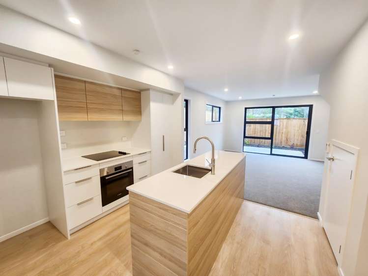 6/31 Wainuiomata Road 10629_1