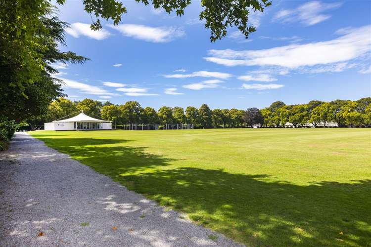 83 Saint Andrews Square Strowan_23