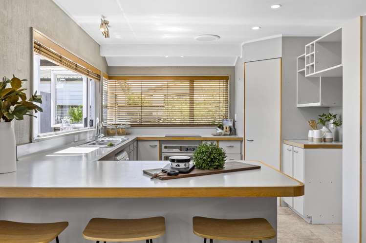 1 and 2/20 Stanley Street Wharewaka_16