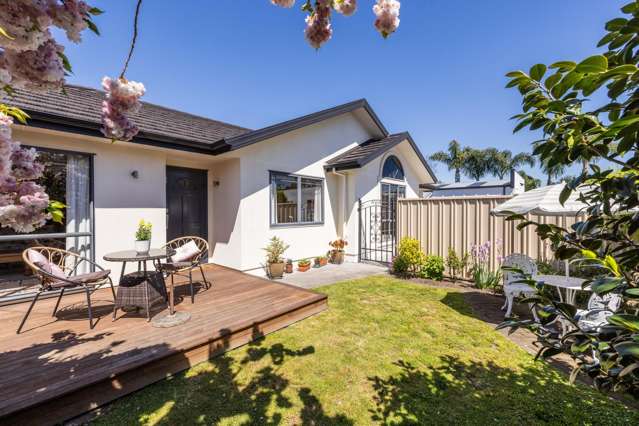 Effortless Living, Prime Location - Freehold