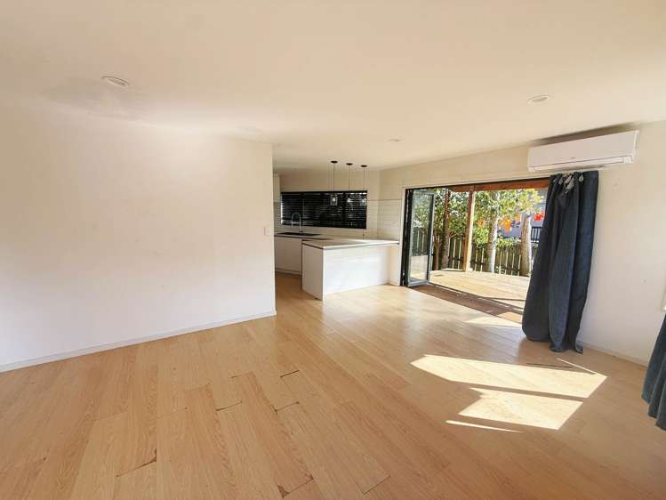 2/396 Glenfield Road_4