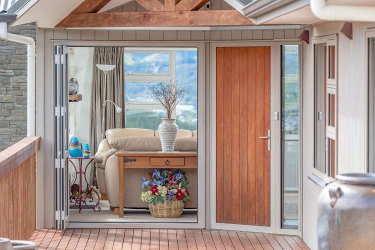 4 Frankie Stevens Place Riverstone Terraces_2