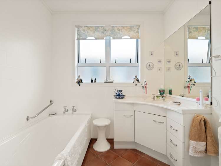 12 Delphic Street Sawyers Bay_16