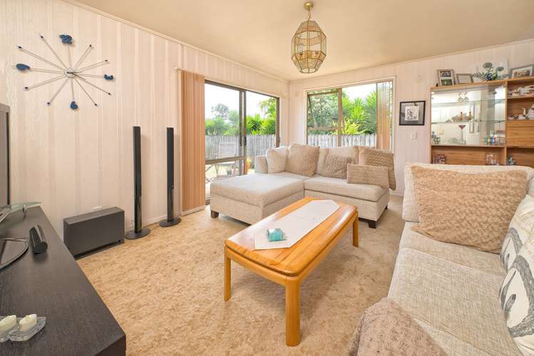 2/147 Carnoustie Drive Wattle Downs_6