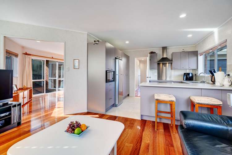 6 Vivaldi Place Mt Roskill_11