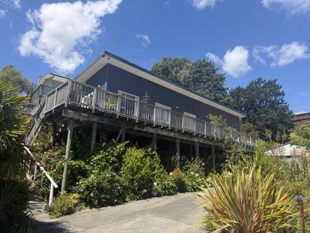 Canterbury Gem - 4 beds, 2 baths, Double garage.