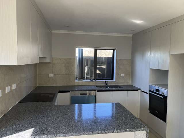 8/30 Calvert Ave Mangere East_3