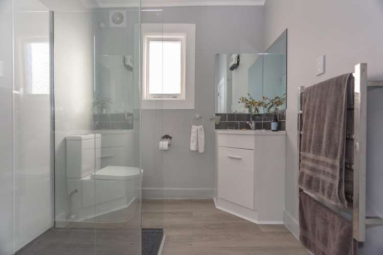 9 Greta Street Glenview_12