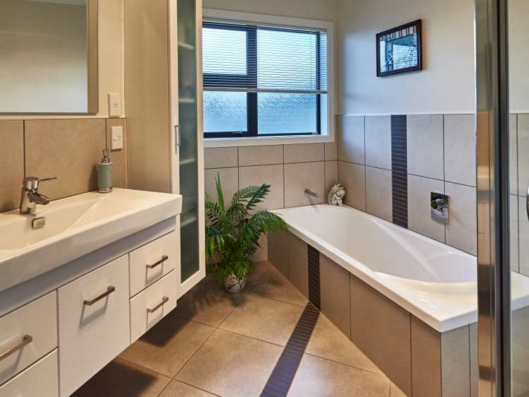 6 Trump Place Kelvin Grove_17