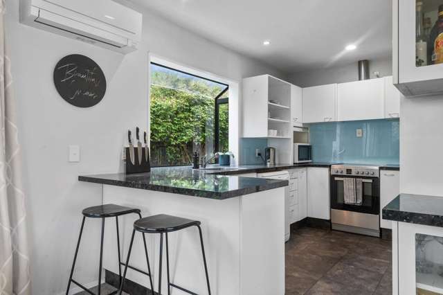 2/8 Hamish Place Westmorland_1
