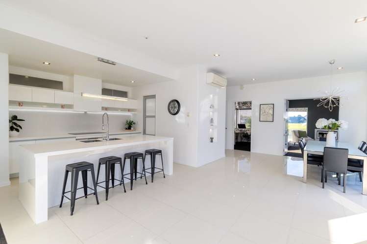 26 Waitikiri Square Parklands_8