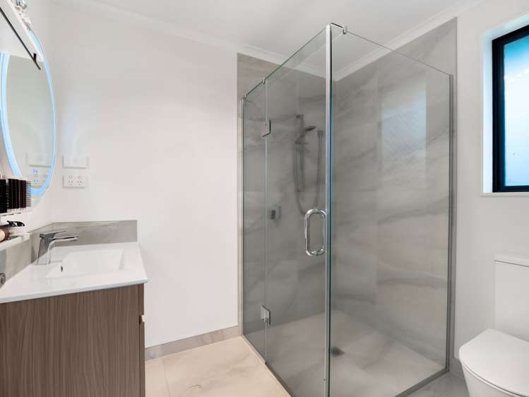 19 Lloyd Crescent Pukehangi_14