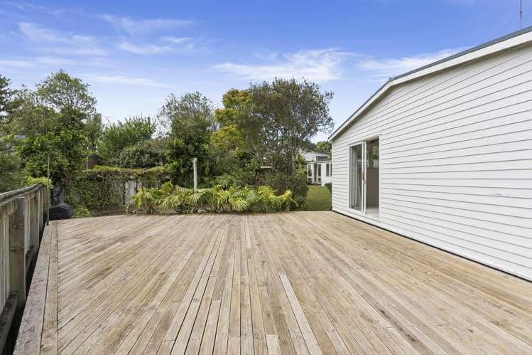 29 Highland Avenue Titirangi_21