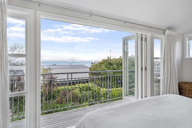 5 Colmar Road Mellons Bay_5