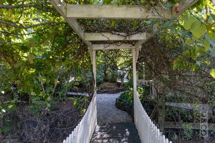 76 Awaroa Road Helensville_35