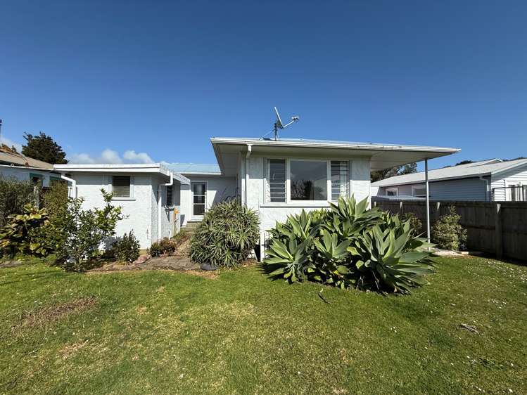 27 Lorenzen Bay Road Raglan_13